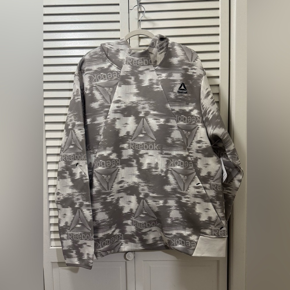 Reebok Men's Momentum Driftwood Print Long-Sleeve Hoodie